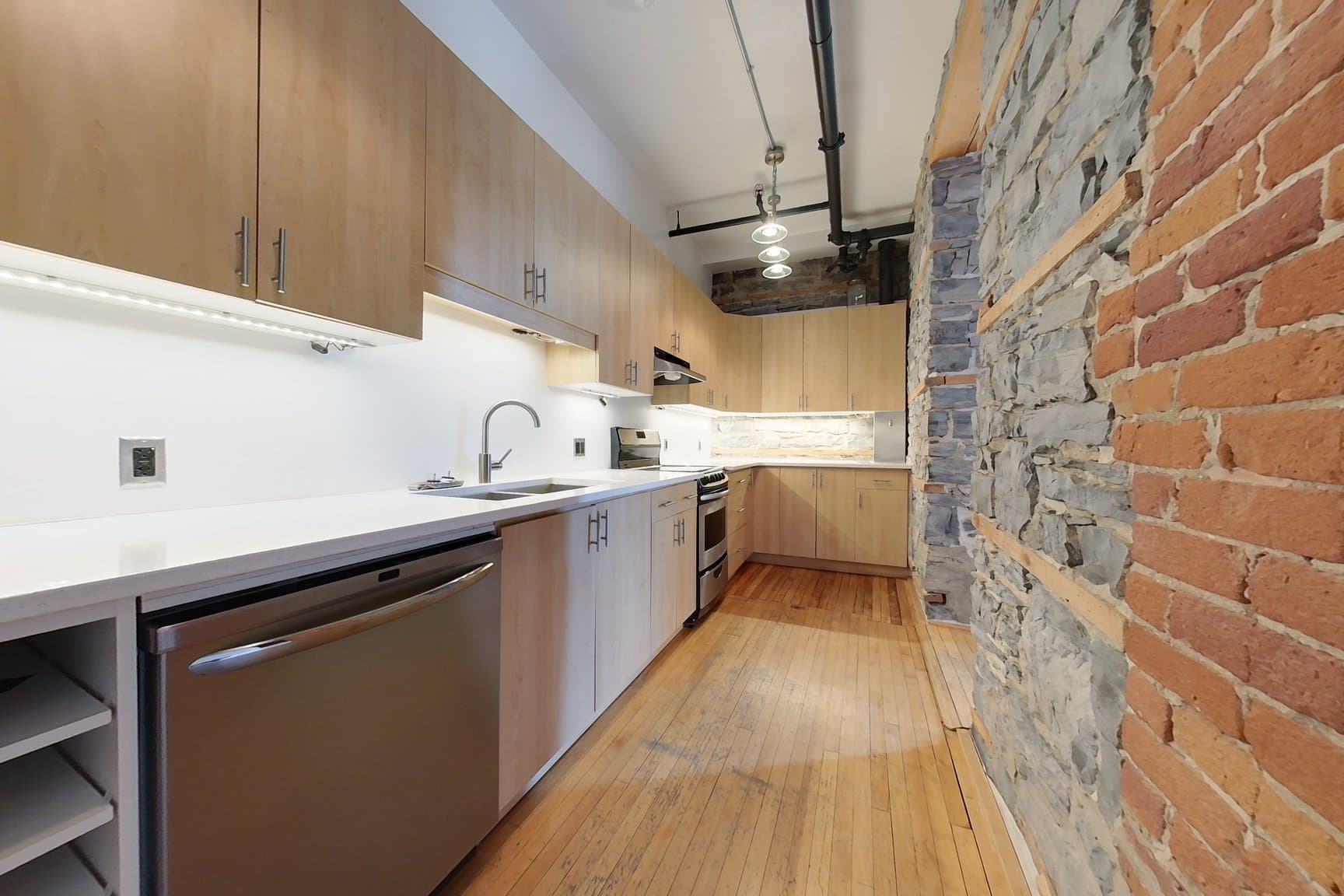 Keystone Properties -  Downtown Kingston — 1 Bedroom Plus Den - Photo 3