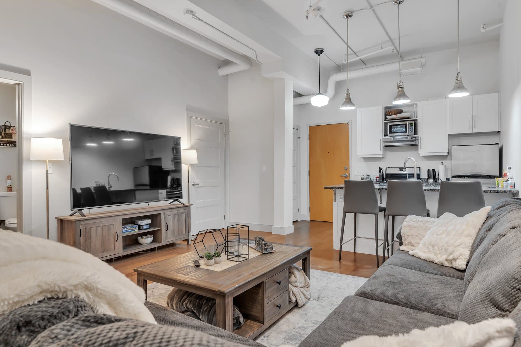 Keystone Properties -  Downtown Kingston — 1 Bedroom Plus Den - Photo 2