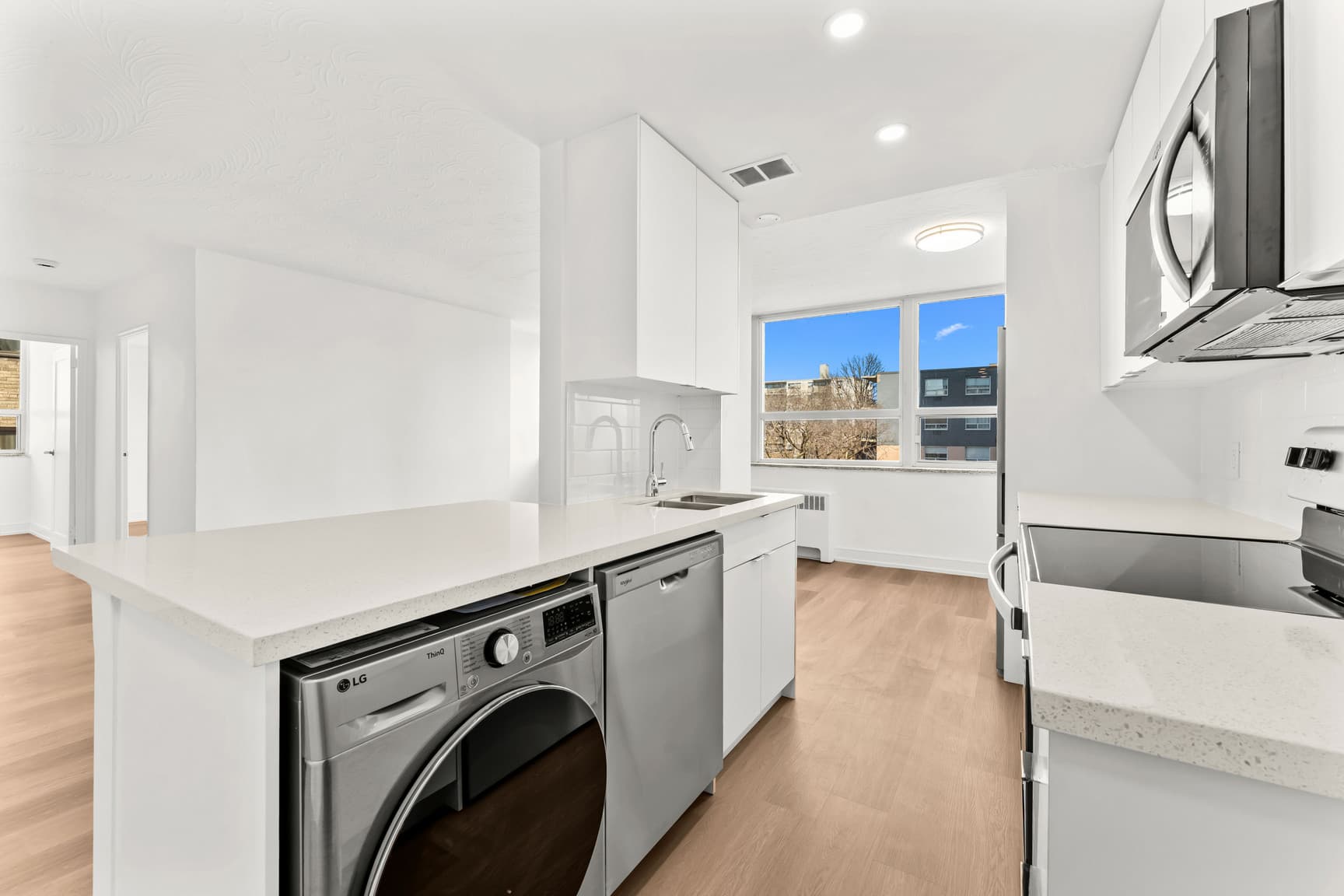 Blue Forest Apartments — Bachelor - Photo 26
