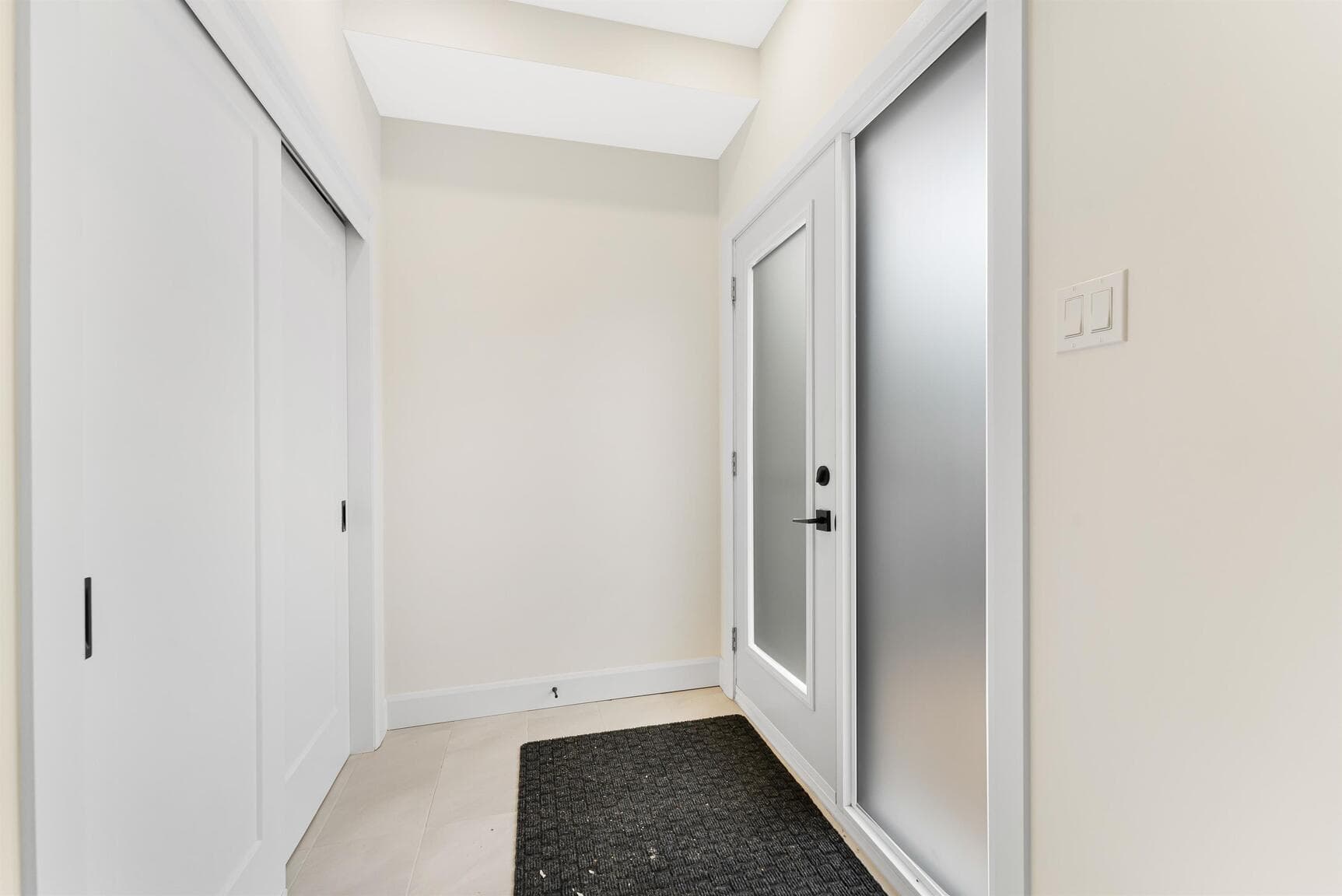 847 Woodroffe Avenue — 3 Bedroom - Photo 2