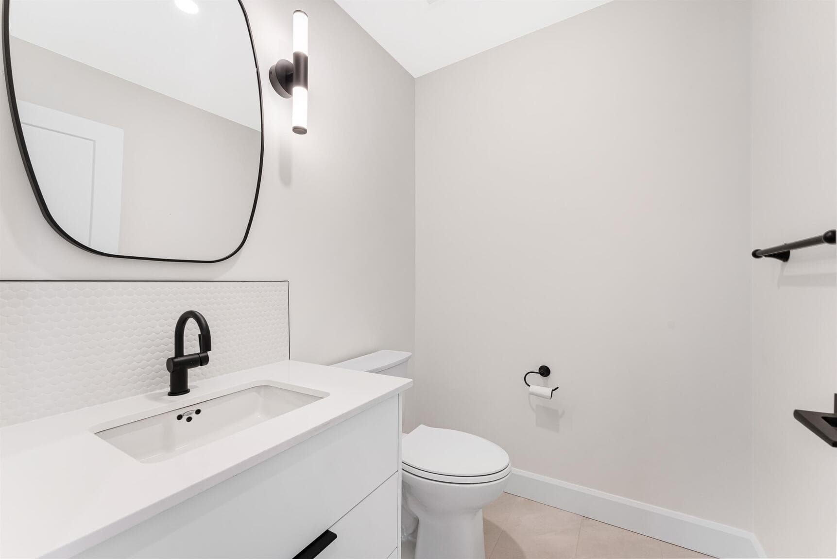 847 Woodroffe Avenue — 3 Bedroom - Photo 4