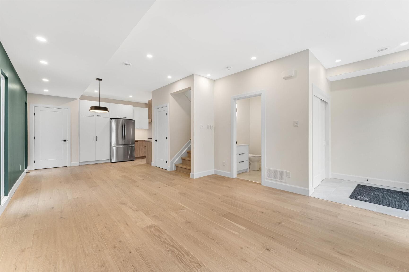 847 Woodroffe Avenue — 3 Bedroom - Photo 5