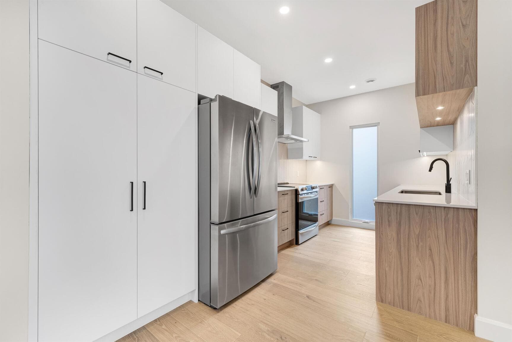 847 Woodroffe Avenue — 3 Bedroom - Photo 7