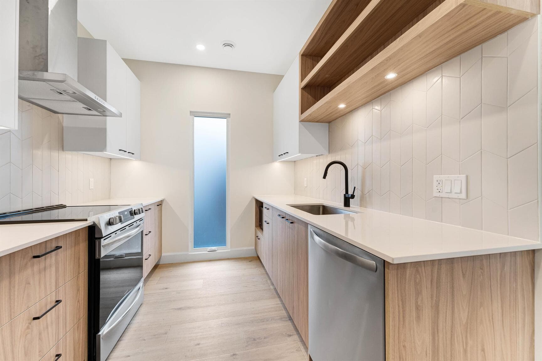 847 Woodroffe Avenue — 3 Bedroom - Photo 8