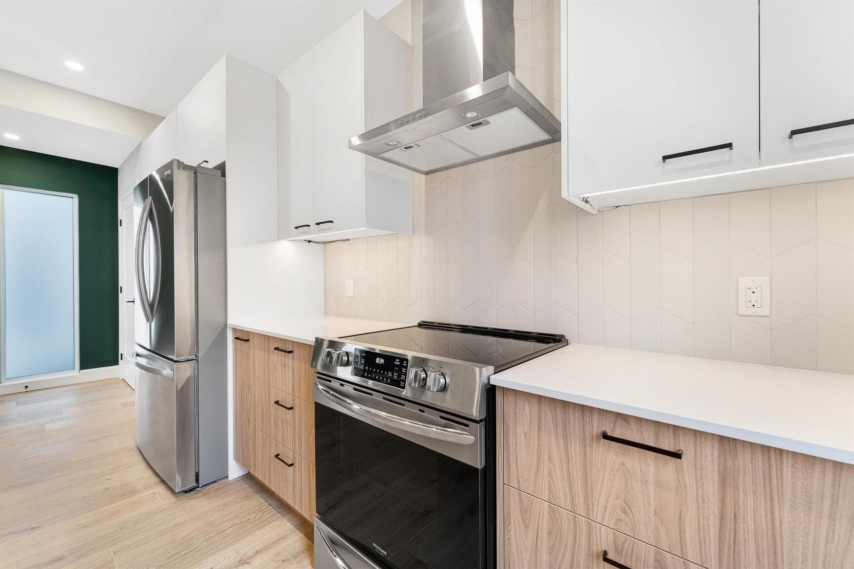 847 Woodroffe Avenue — 3 Bedroom - Photo 9