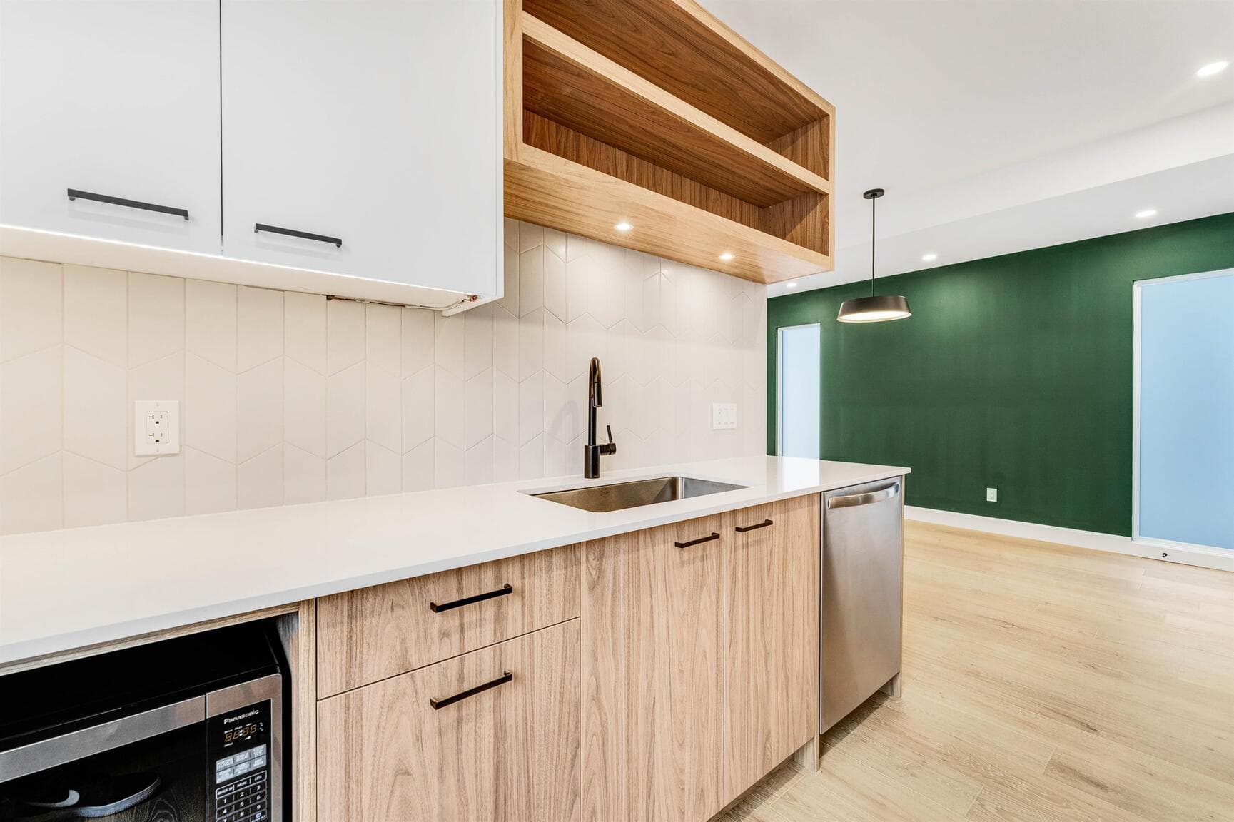 847 Woodroffe Avenue — 3 Bedroom - Photo 10