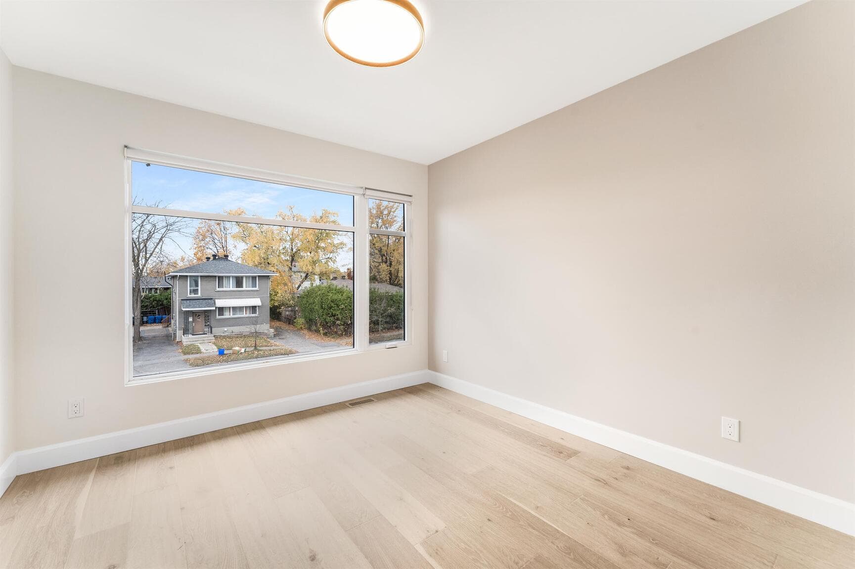 847 Woodroffe Avenue — 3 Bedroom - Photo 14