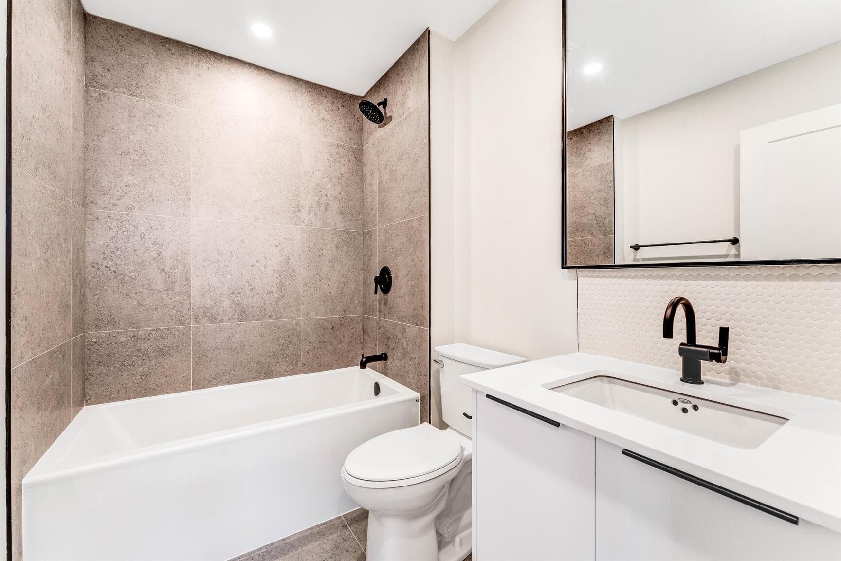 847 Woodroffe Avenue — 3 Bedroom - Photo 16