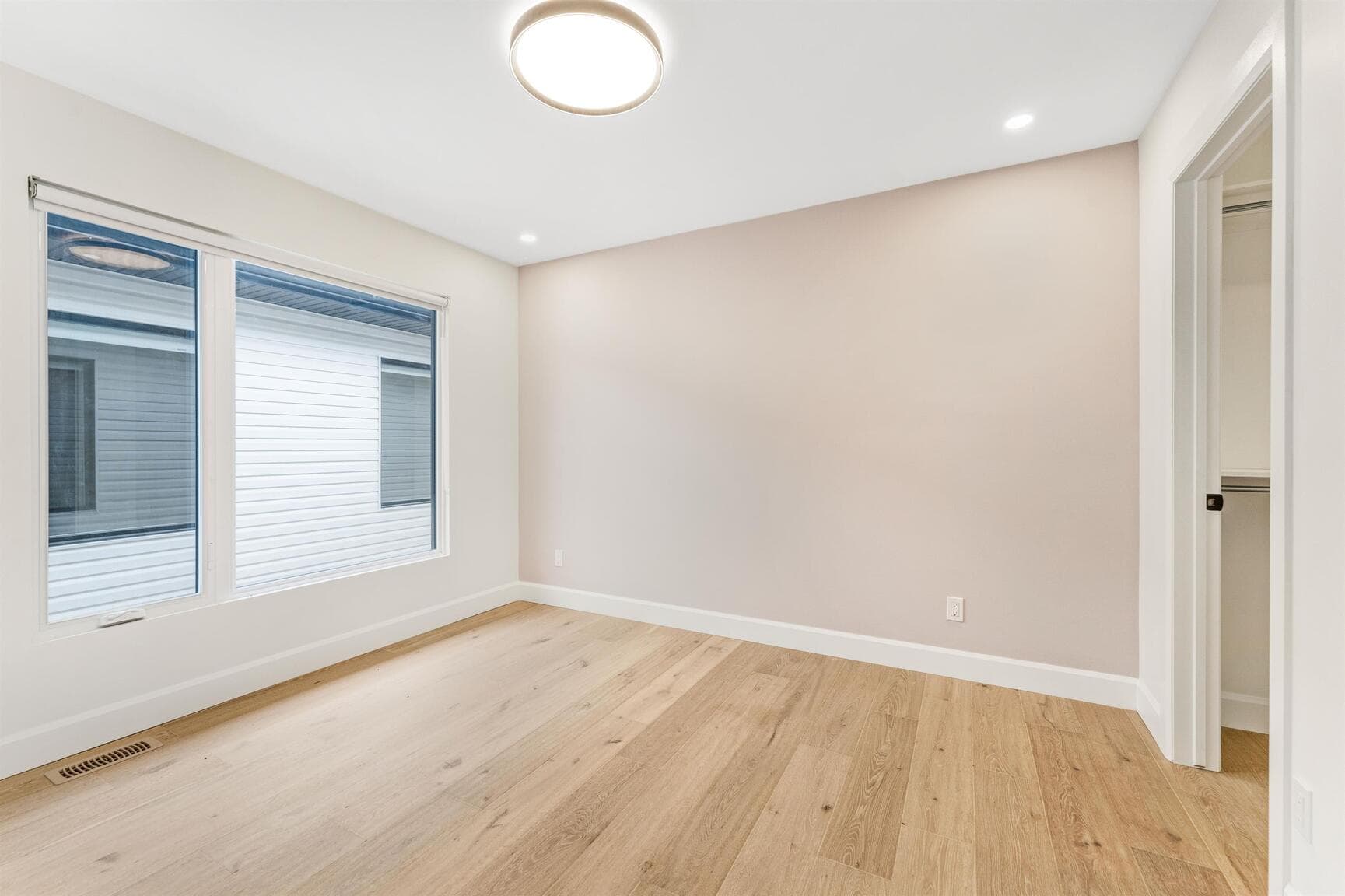 847 Woodroffe Avenue — 3 Bedroom - Photo 17