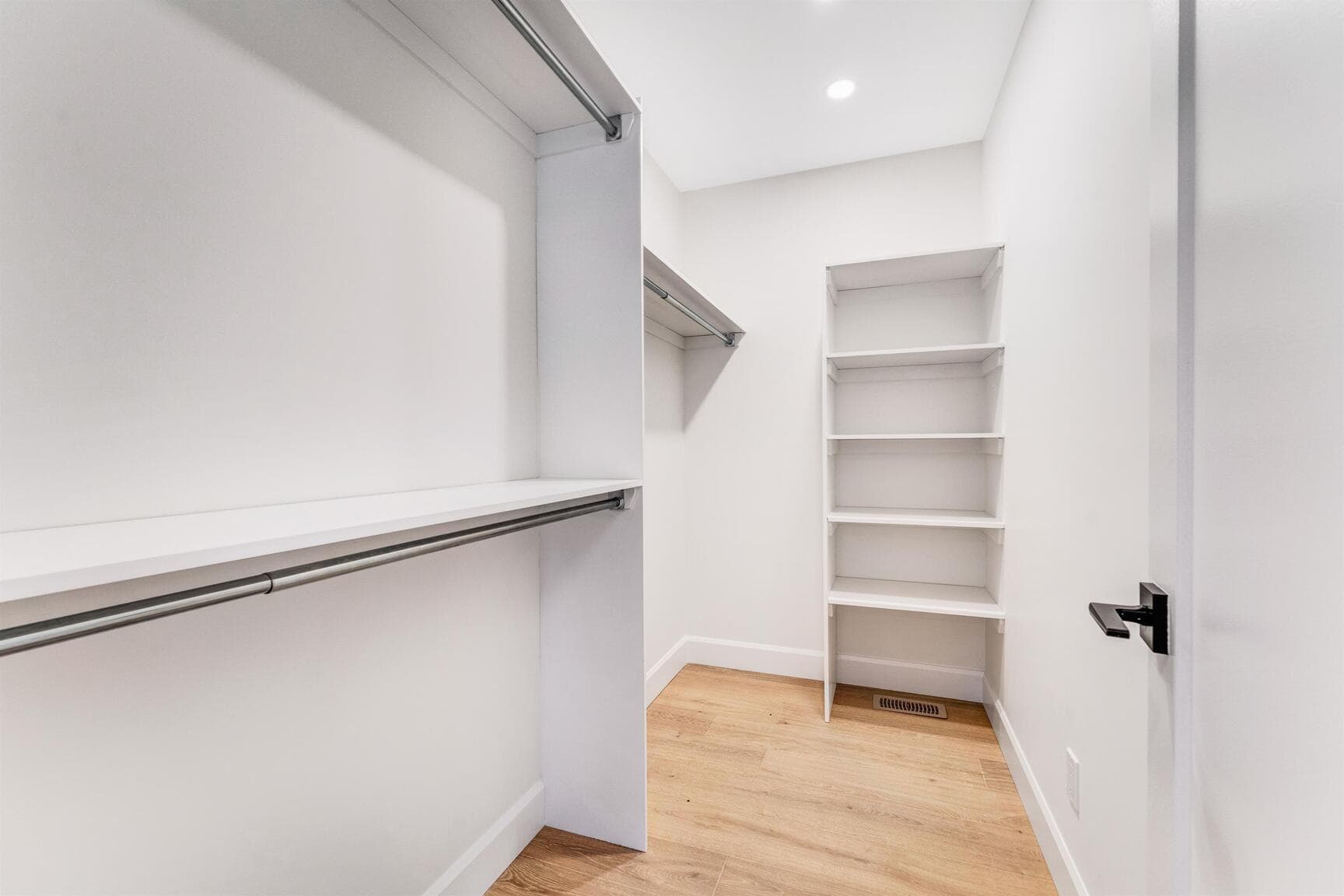 847 Woodroffe Avenue — 3 Bedroom - Photo 19