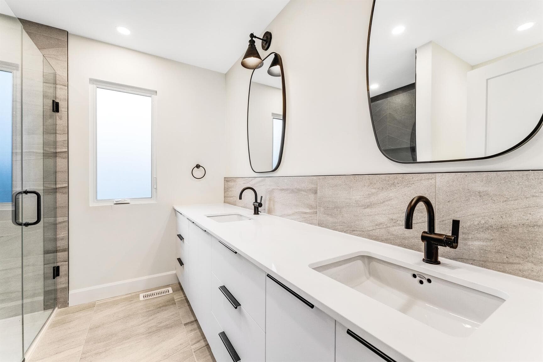 847 Woodroffe Avenue — 3 Bedroom - Photo 20