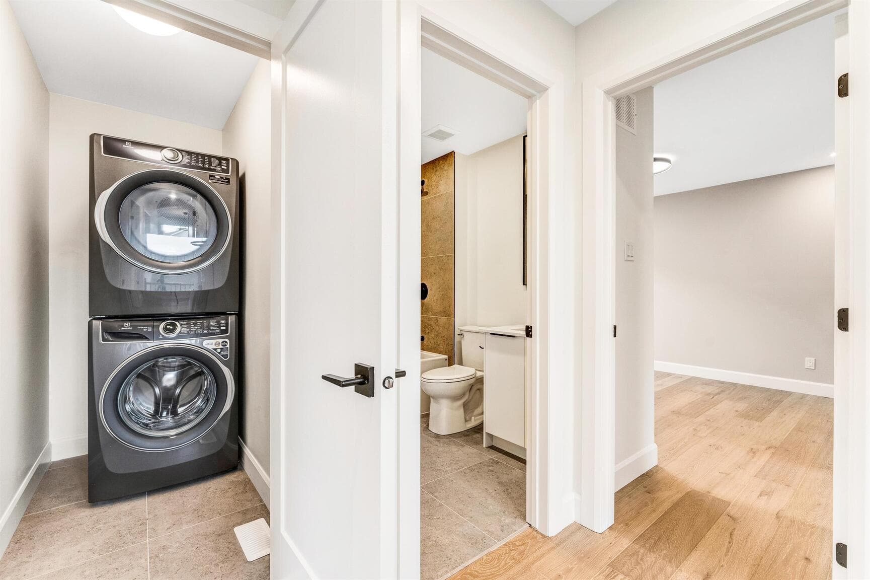847 Woodroffe Avenue — 3 Bedroom - Photo 22