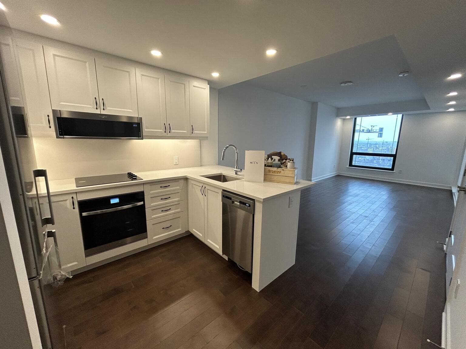 340 Queen Street — 1 Bedroom - Photo 2