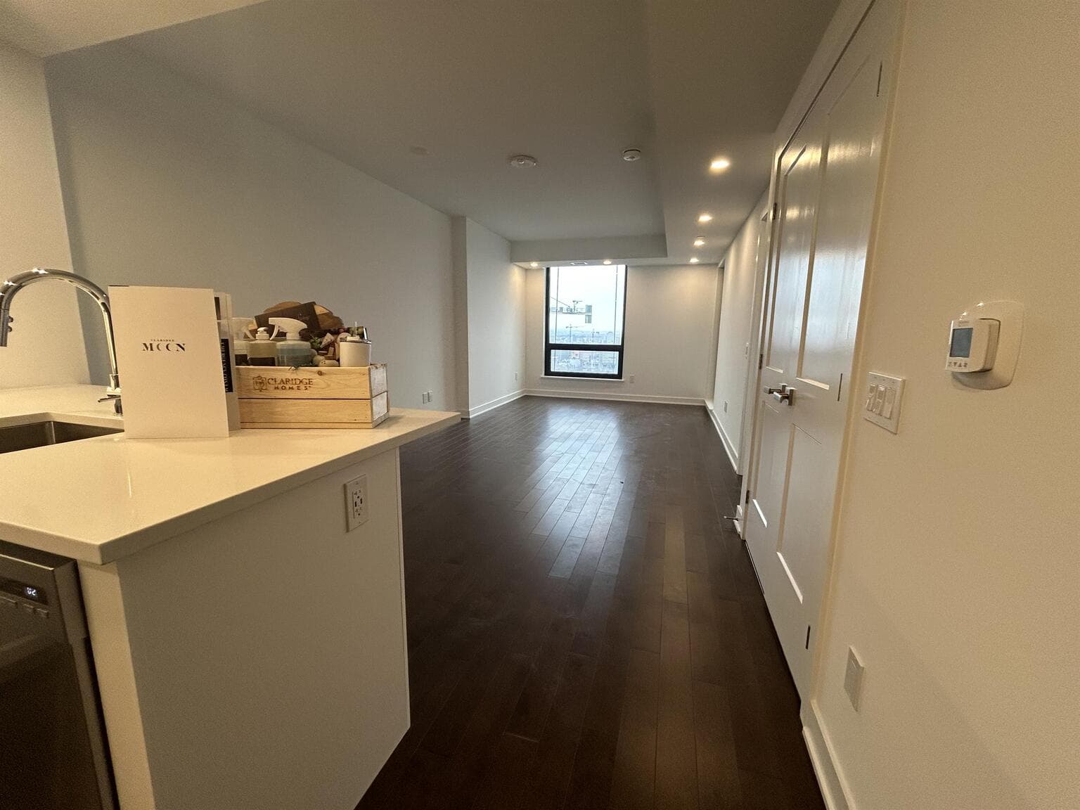 340 Queen Street — 1 Bedroom - Photo 4