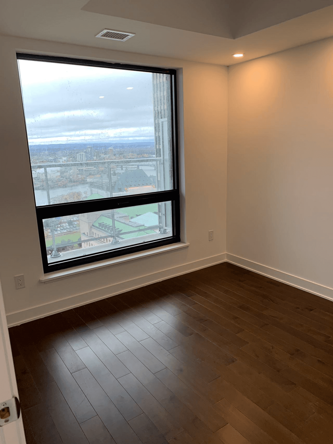 340 Queen Street — 1 Bedroom - Photo 8