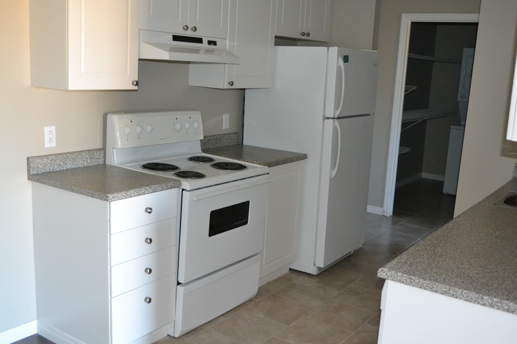 Nova Manor — Bachelor - Photo 2