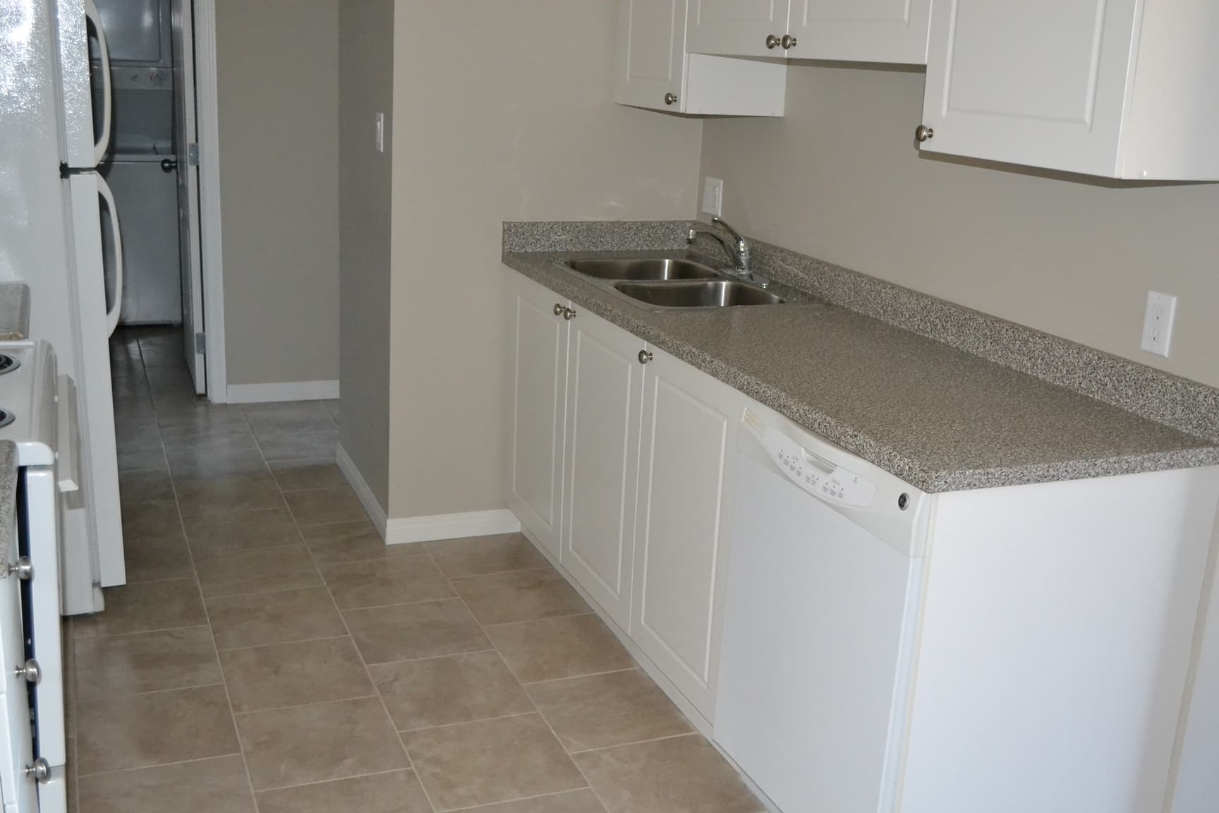Nova Manor — Bachelor - Photo 4