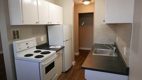 McCam 4 Apartments — 2 bedroom - Photo 4