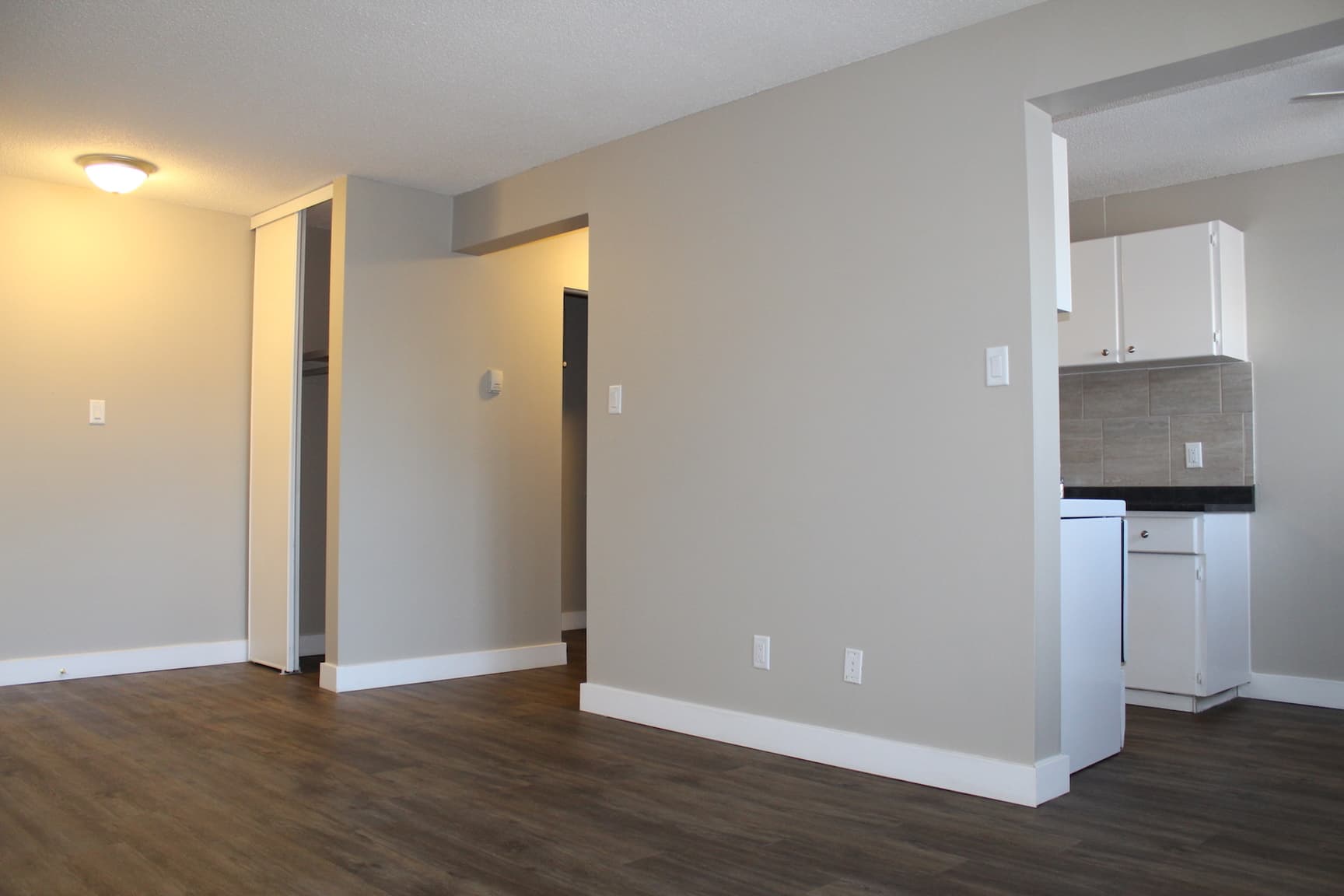 McCam 3 Apartments — 2 bedroom - Photo 10