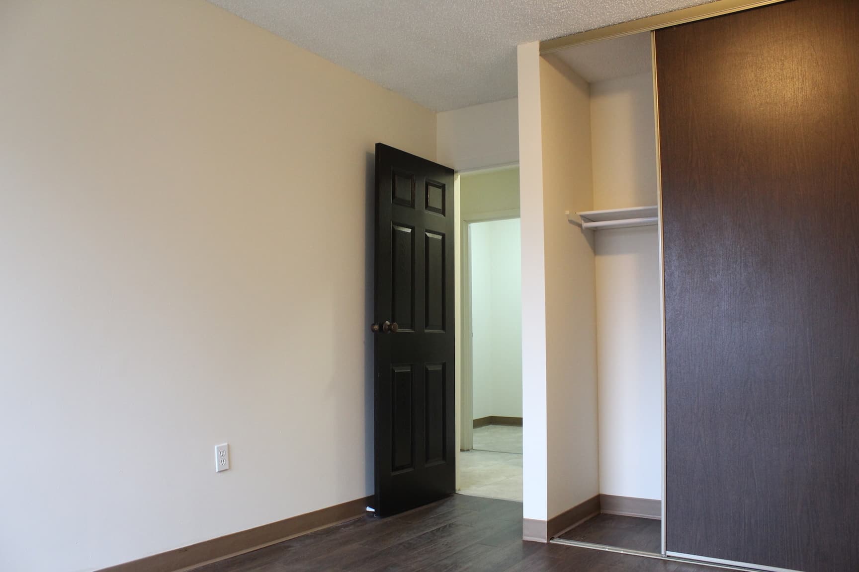 Mainstreet Corner — 3 bedroom - Photo 14