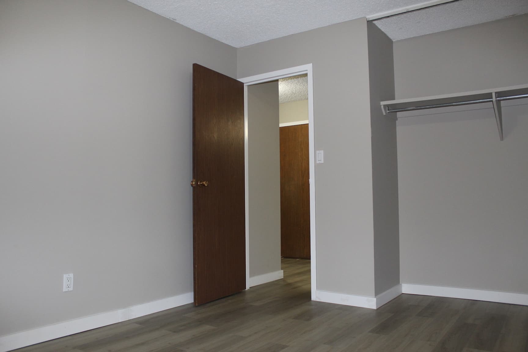 Matt Manor — 2 bedroom - Photo 8