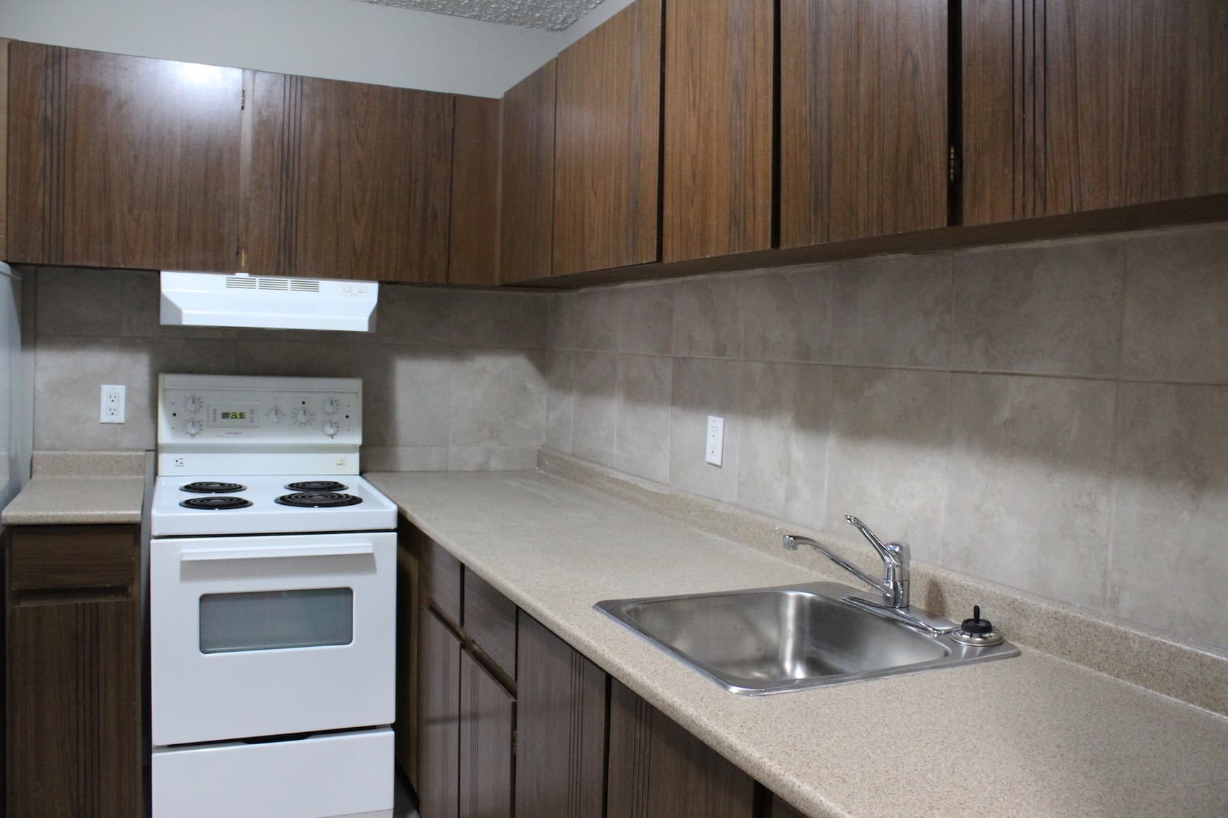 Matt Manor — 2 bedroom - Photo 9