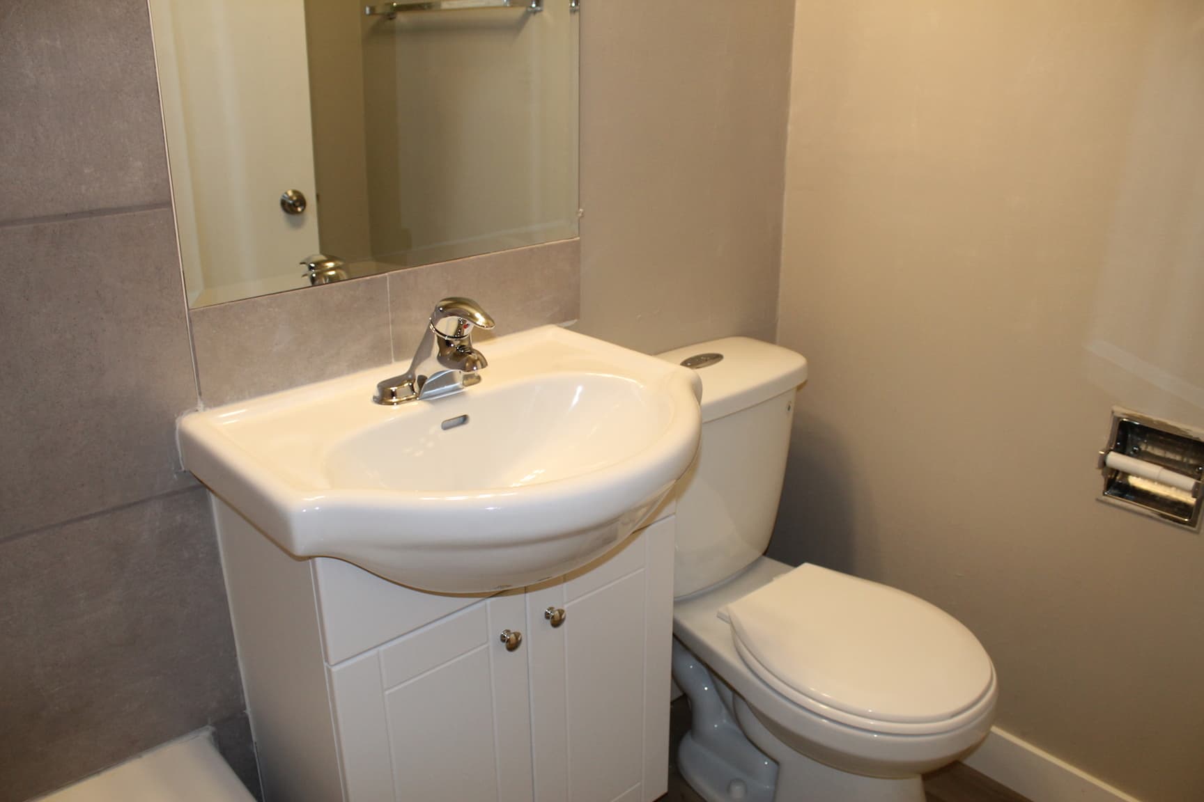 Greystone Court — 3 bedroom - Photo 6