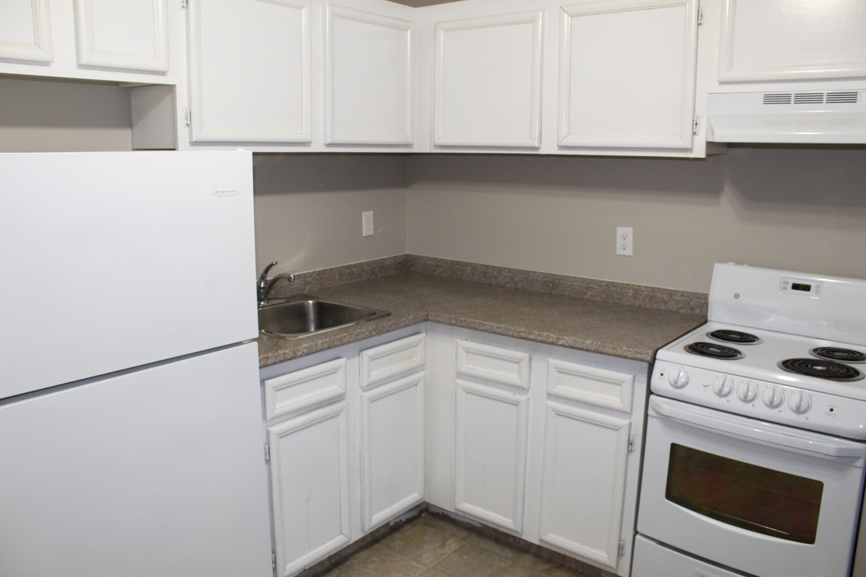 Assiniboine — 1 bedroom - Photo 2