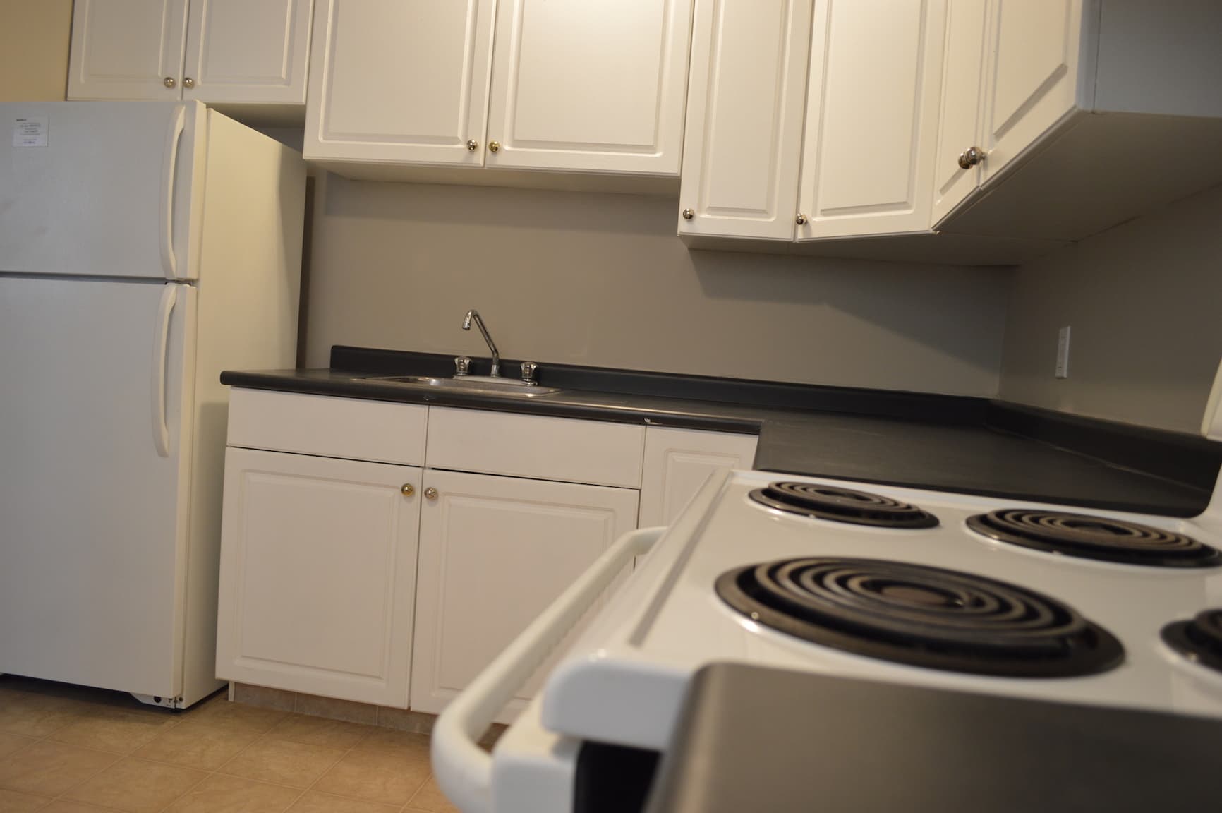 Rose Apartments — Bachelor - Photo 7