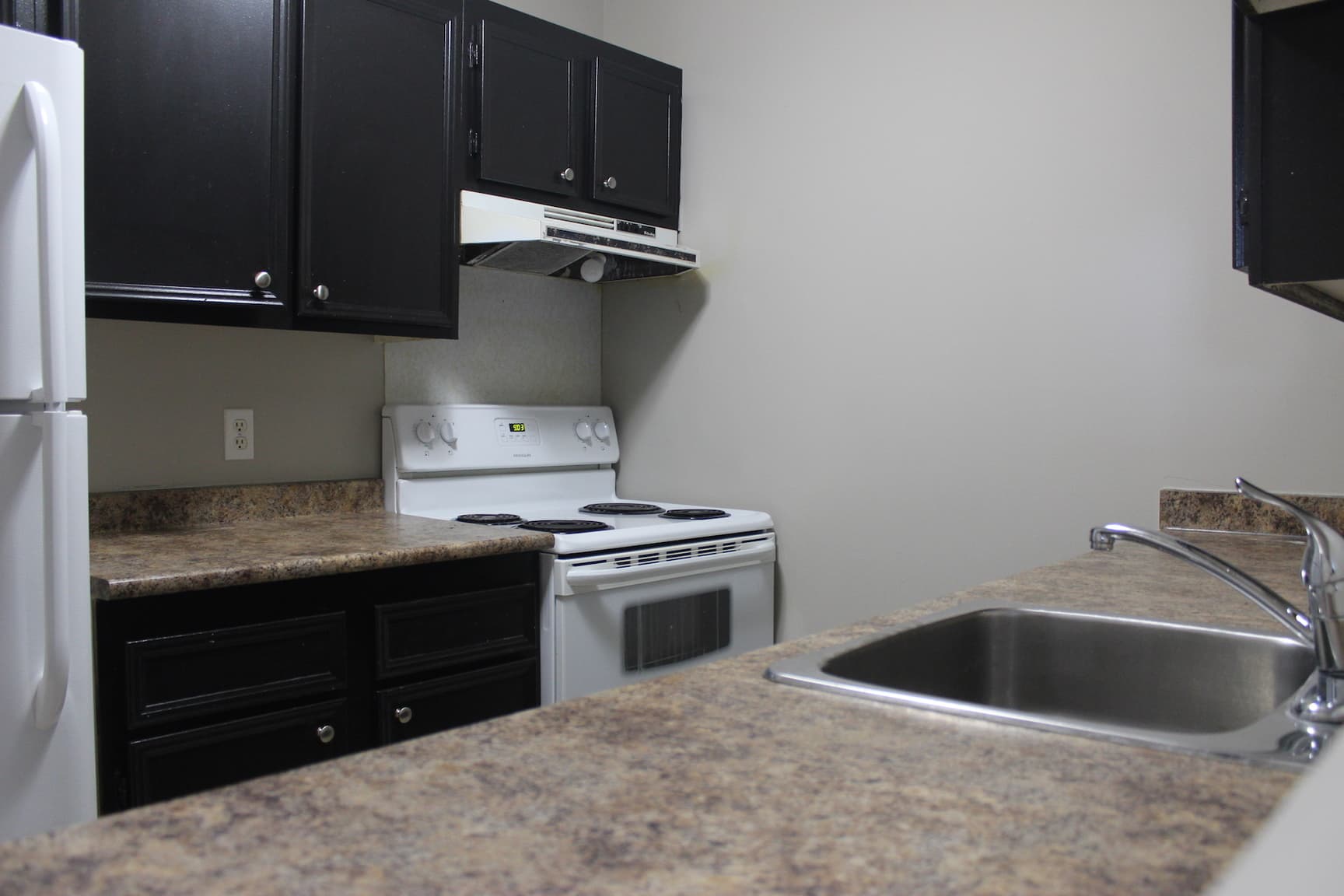 Mainstreet Corner — 3 bedroom - Photo 2