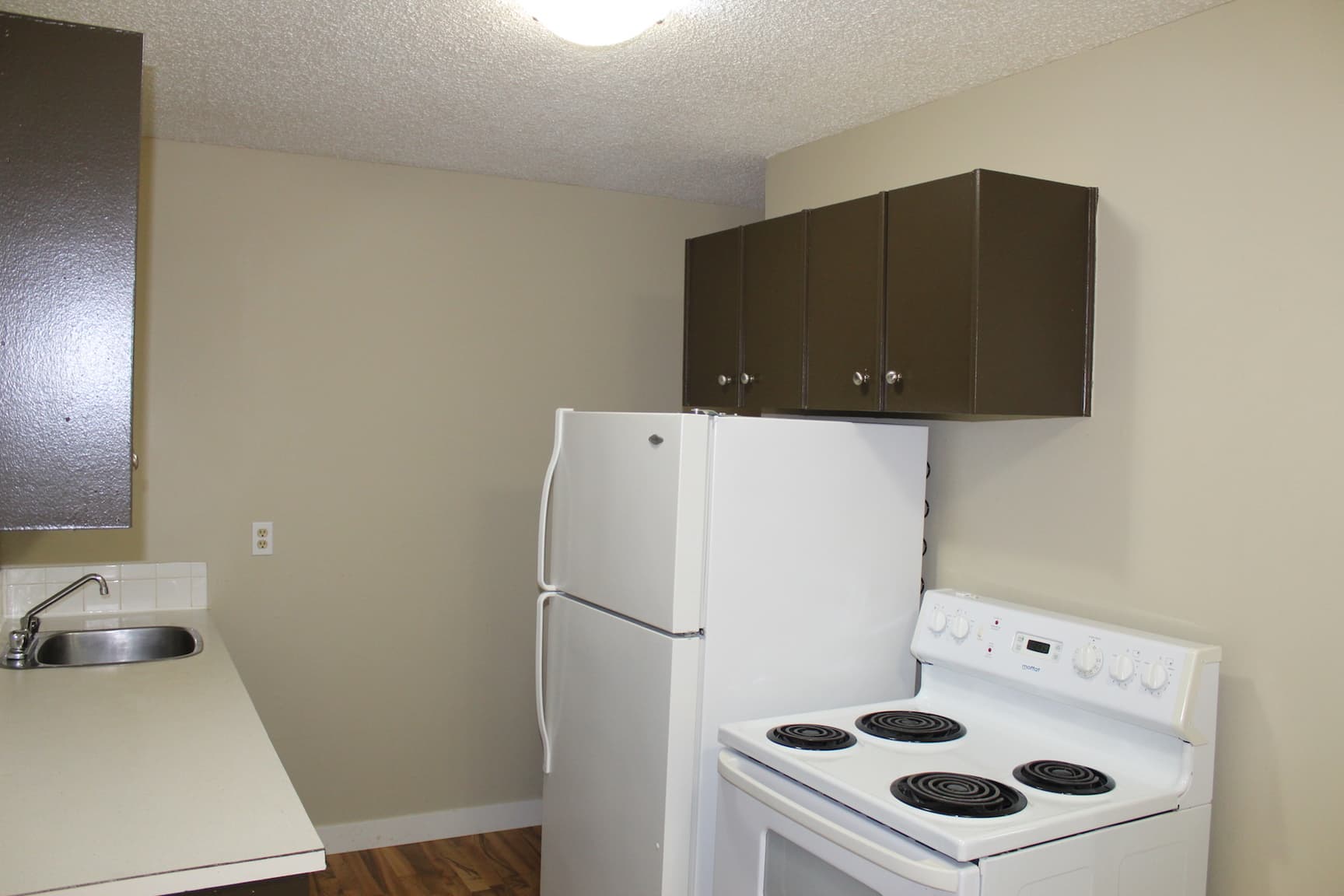 Nessa Manor — 1 bedroom - Photo 3
