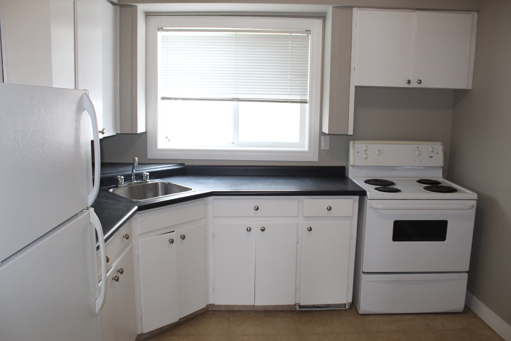 Abigail Apartments — 2 bedroom - Photo 4