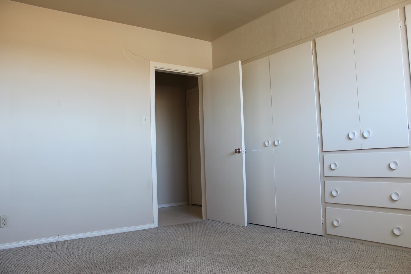 Carlson Apartments — 1 bedroom - Photo 8
