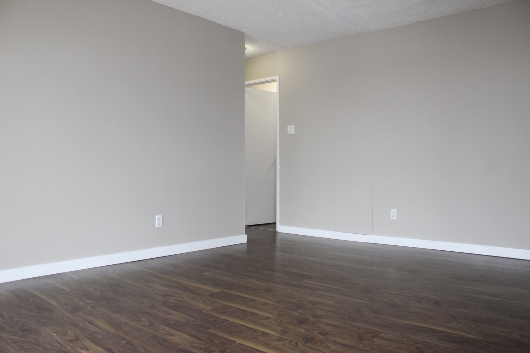 Deluca Manor — 1 bedroom - Photo 3