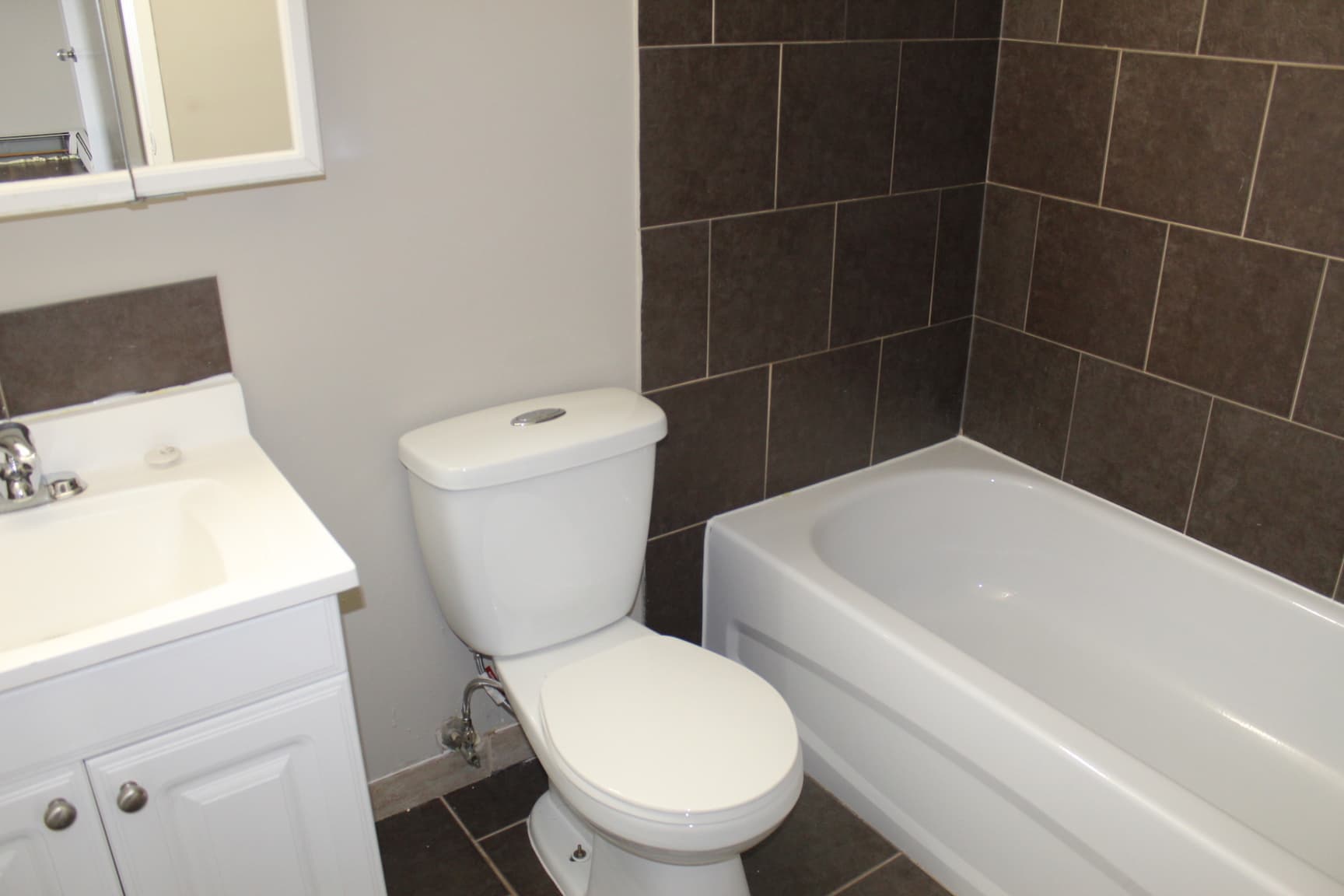 Deluca Manor — 1 bedroom - Photo 8