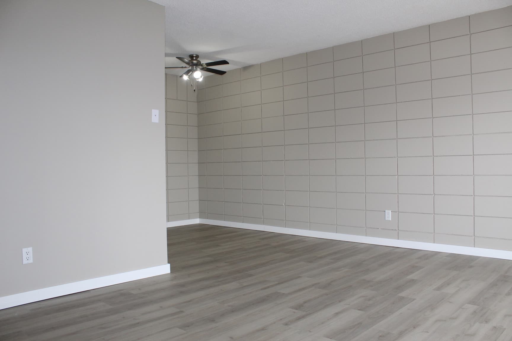 Oasis Apartments — Bachelor - Photo 3