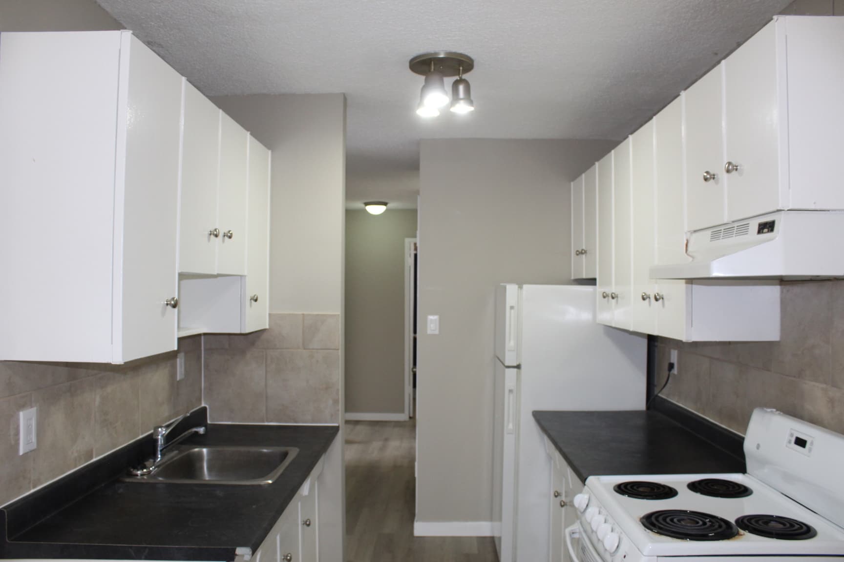 Oasis Apartments — Bachelor - Photo 10