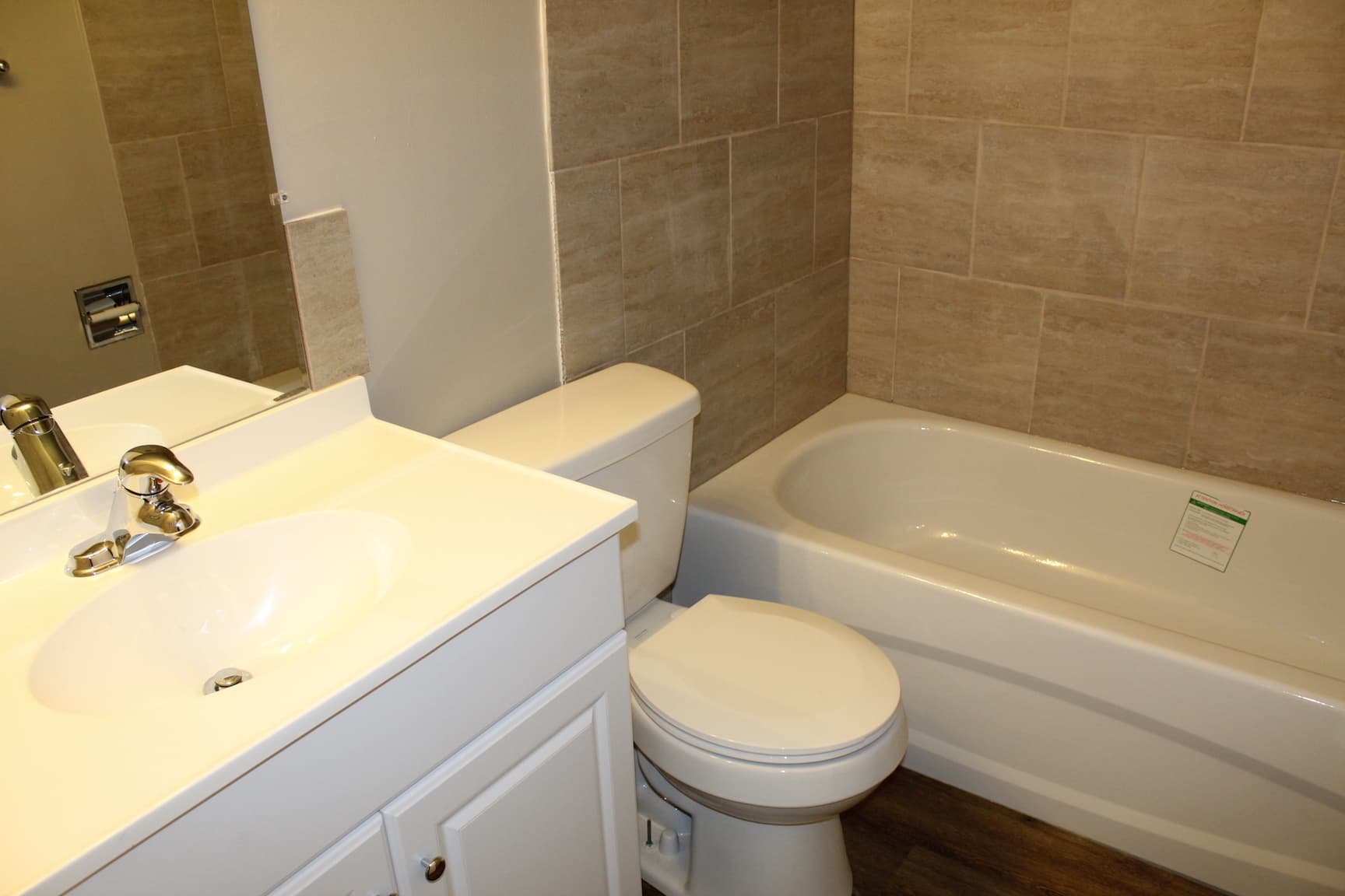 McCam 4 Apartments — 2 bedroom - Photo 8