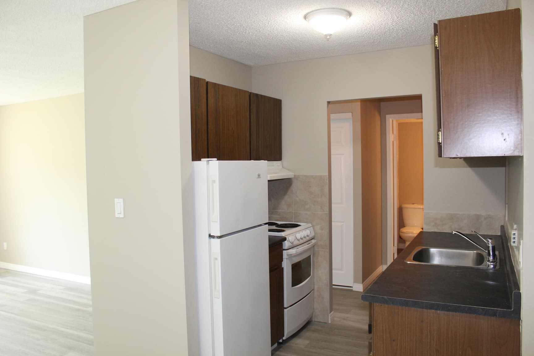 Matt Manor — 2 bedroom - Photo 5