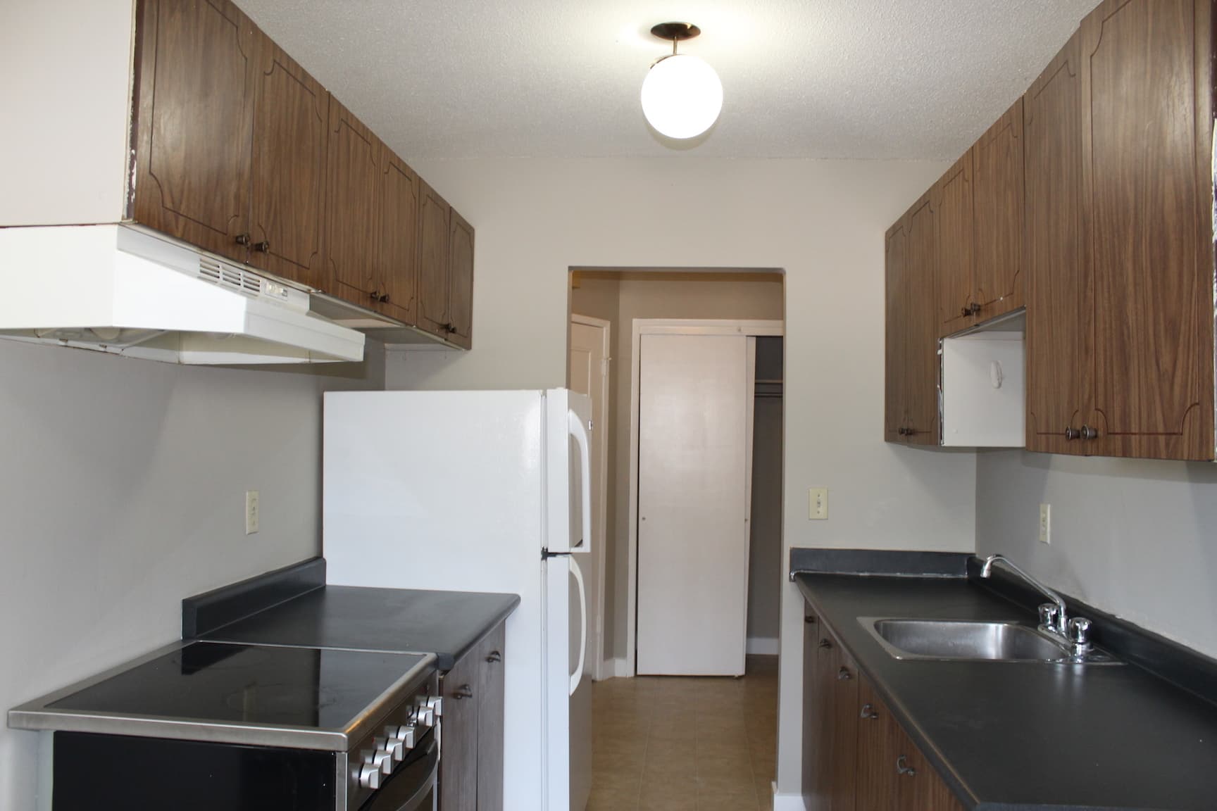 Froom Apartments — Bachelor - Photo 4