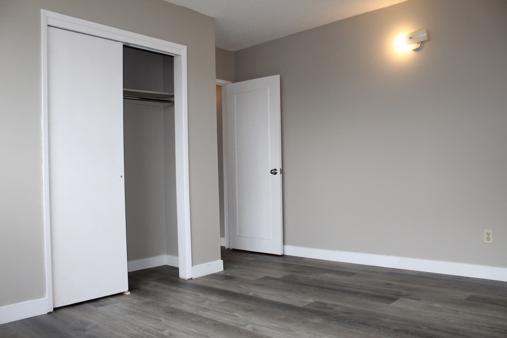 Froom Apartments — Bachelor - Photo 3