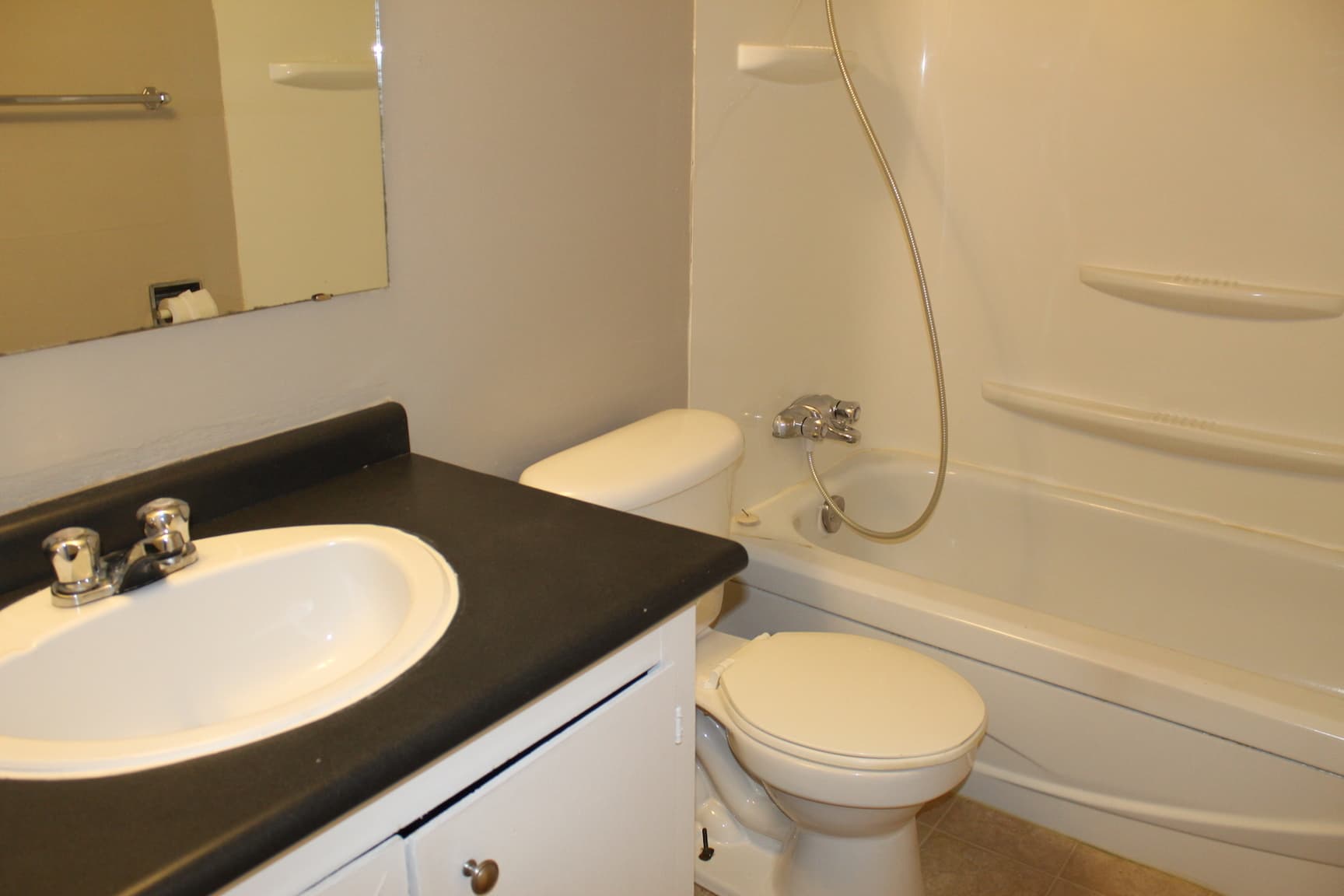 Froom Apartments — Bachelor - Photo 6