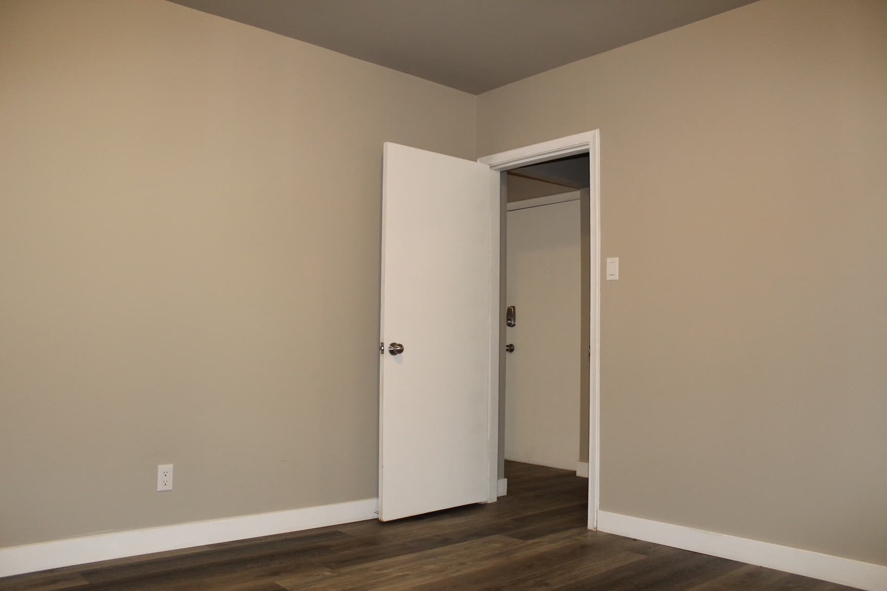 Rae 4130 — 3 bedroom - Photo 2