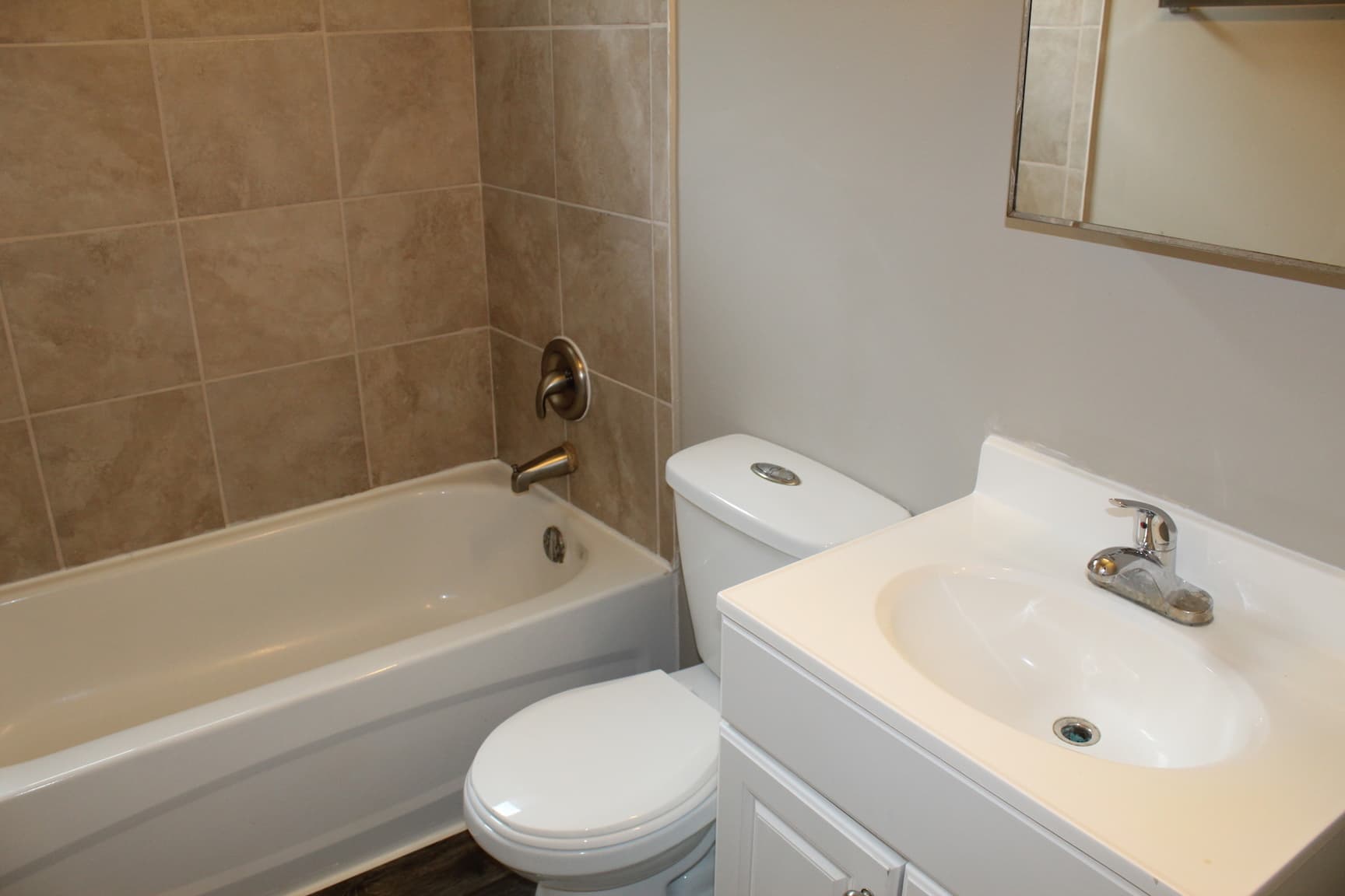 Rae 4130 — 3 bedroom - Photo 5