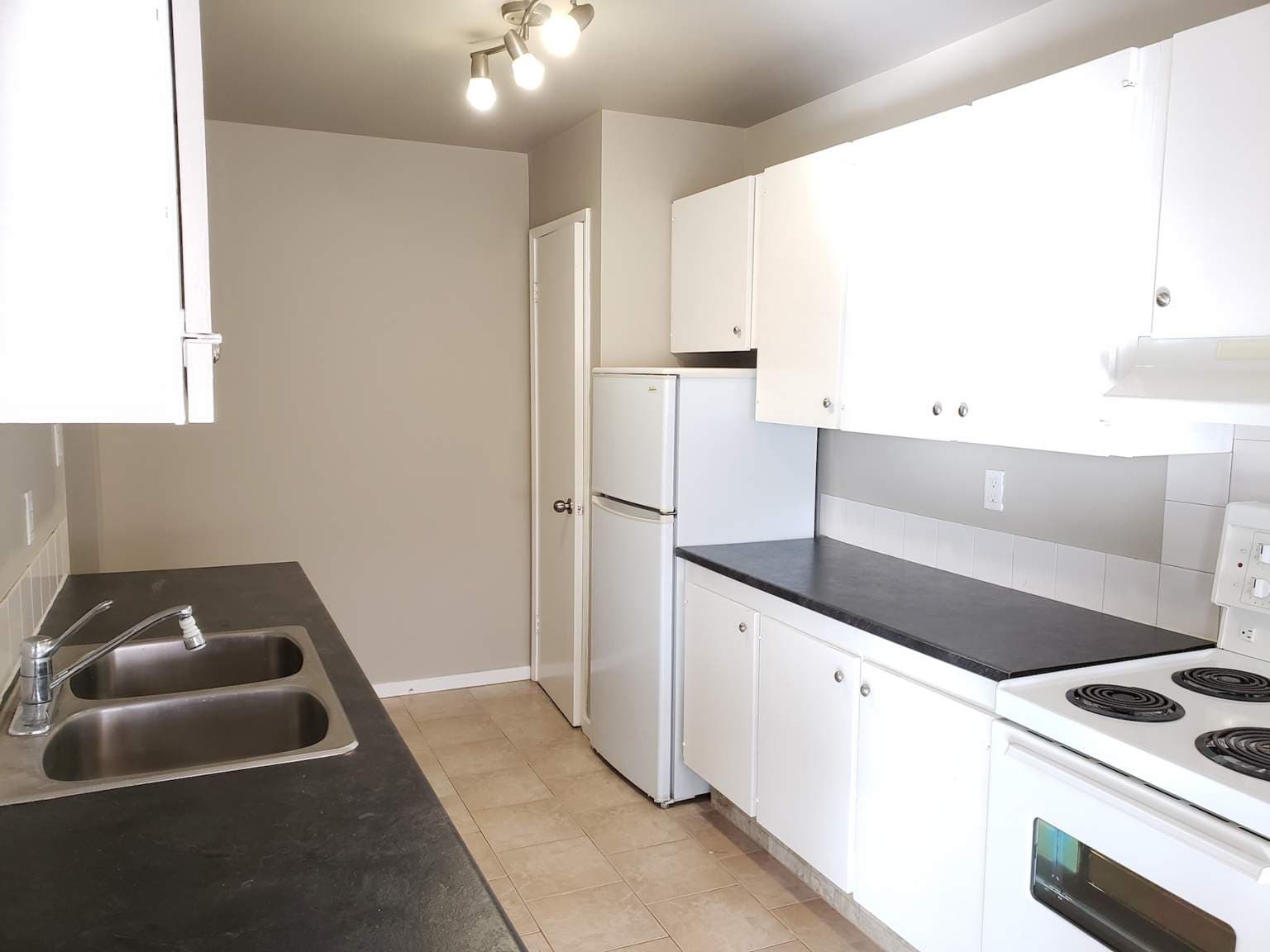 Karen Hall — 1 bedroom - Photo 4