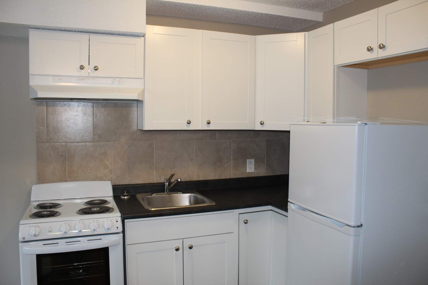 Kane Apartments — Bachelor - Photo 3