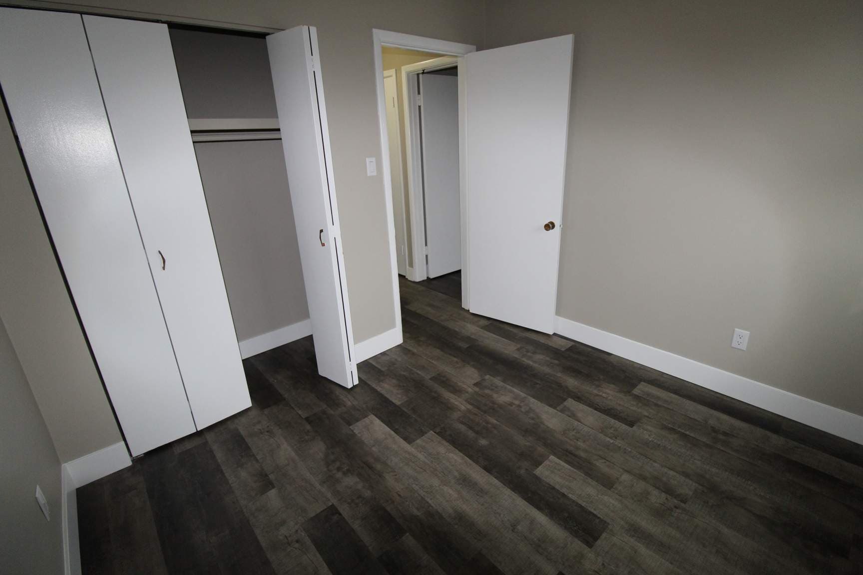 Greystone Court — 3 bedroom - Photo 5