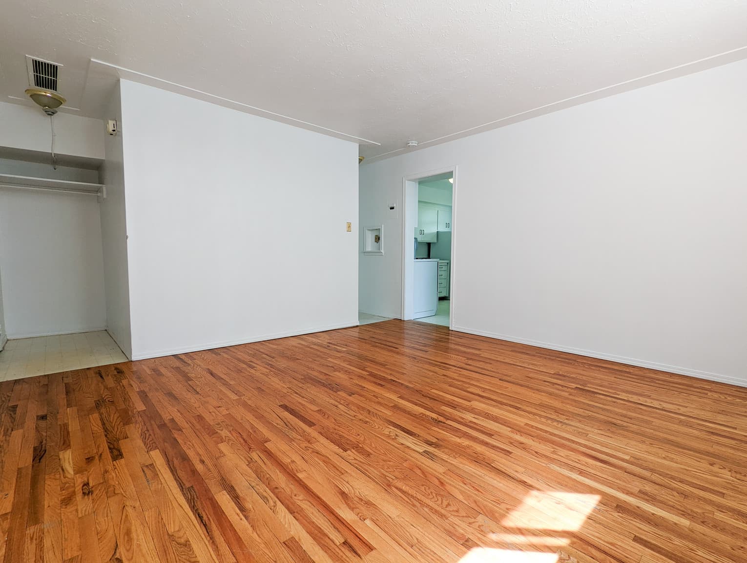 Heritage Trail Apartments 4 — 1 Bedroom - Photo 2