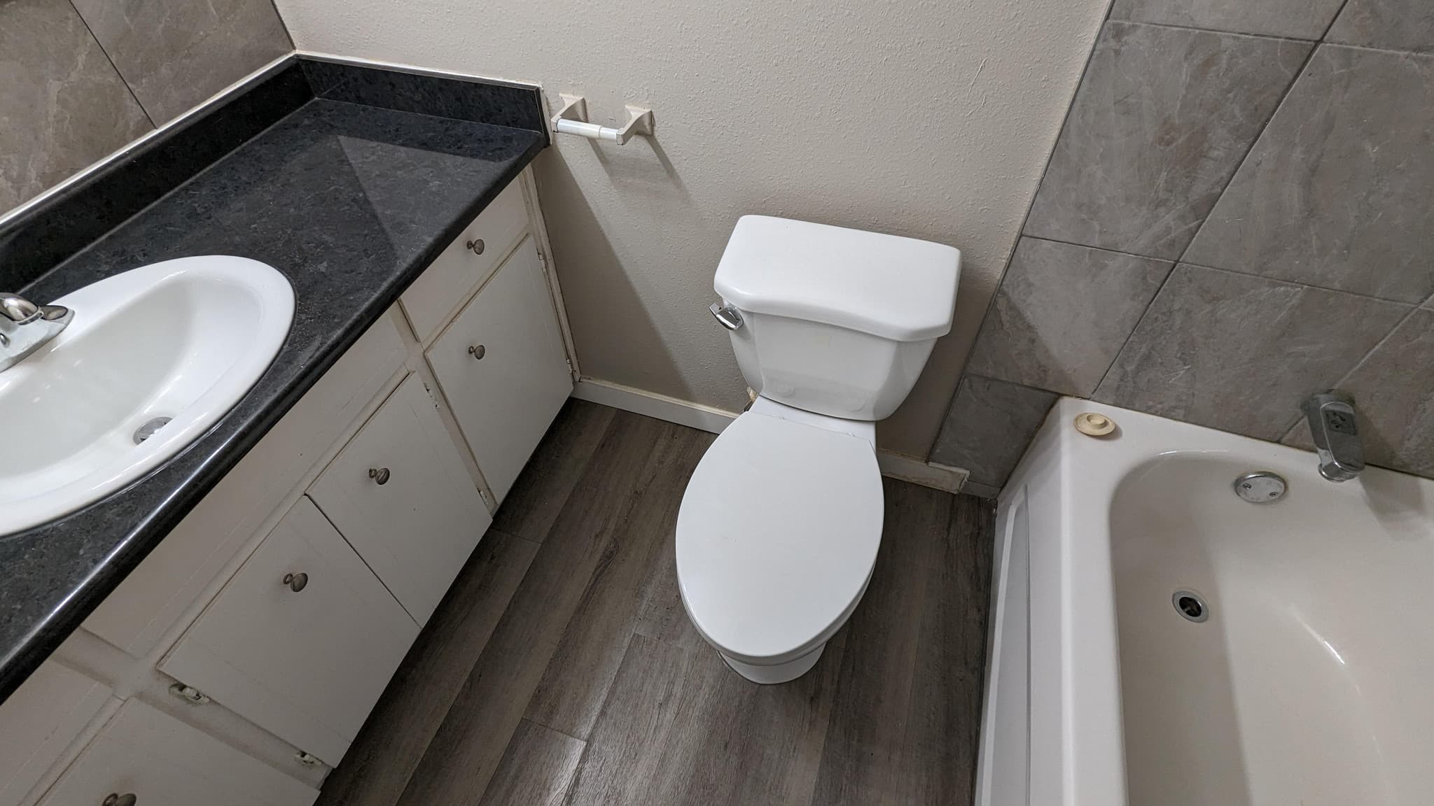 Cheam View Apartments 1 — Bachelor - Photo 7
