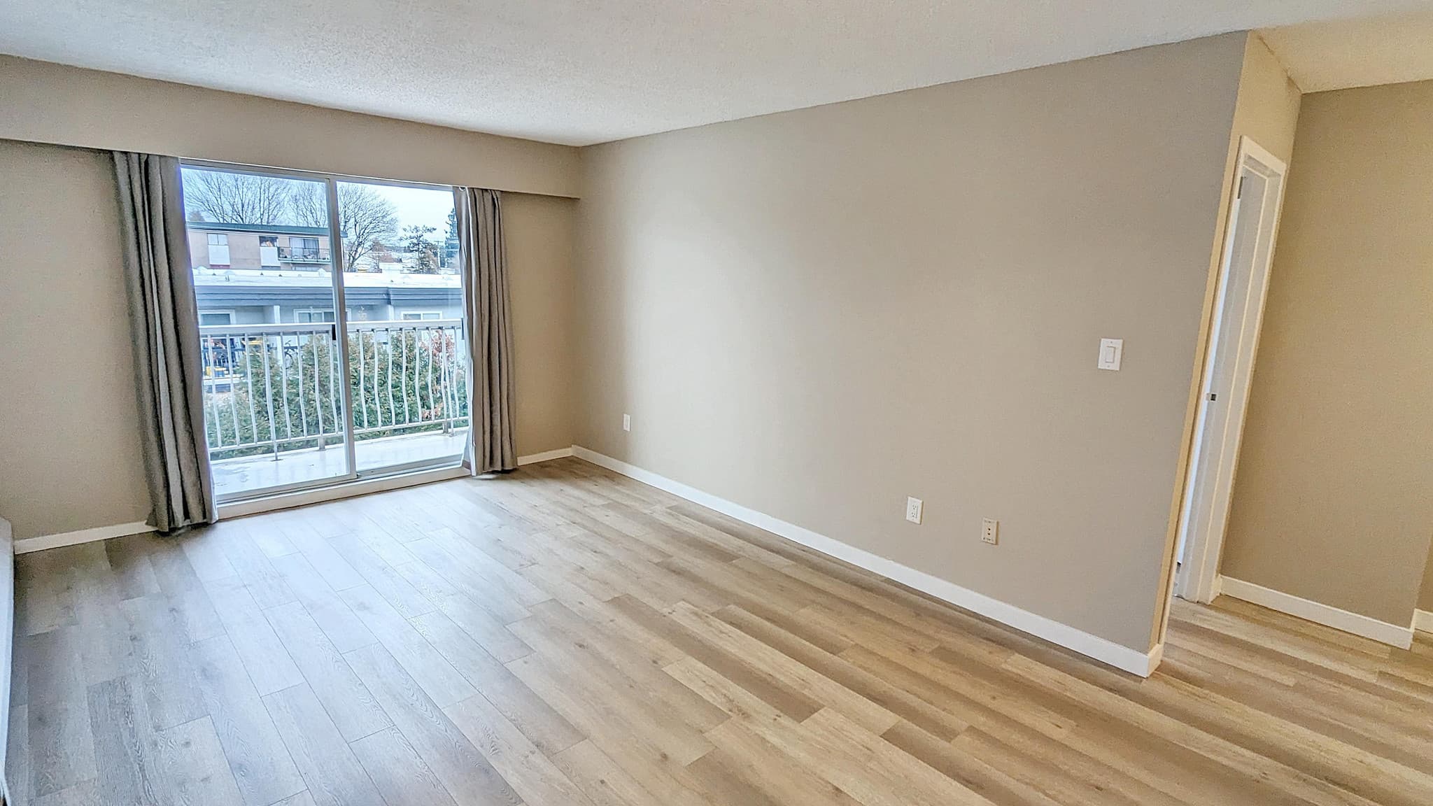 Cheam View Apartments 1 — Bachelor - Photo 9